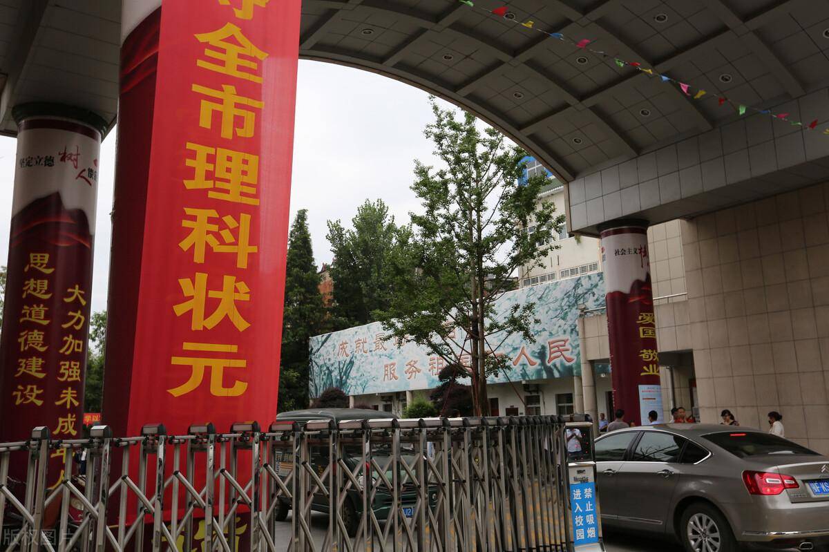 阜新实验中学,迟子洋 第四,706分,大连育明高中,徐康平;丹东二中,曹航