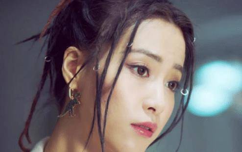 据了解,阿透的扮演者名字叫韦肖,今年29岁,是一位四川姑娘.