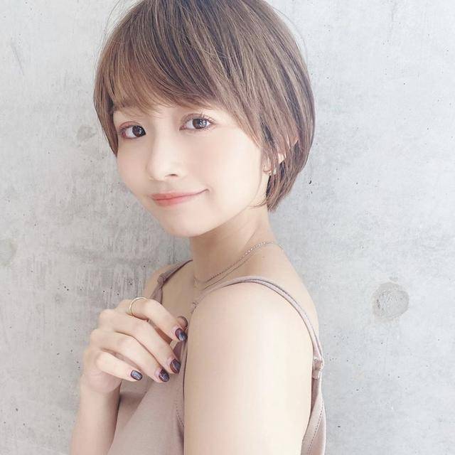 日系短发发型女 甜美图片