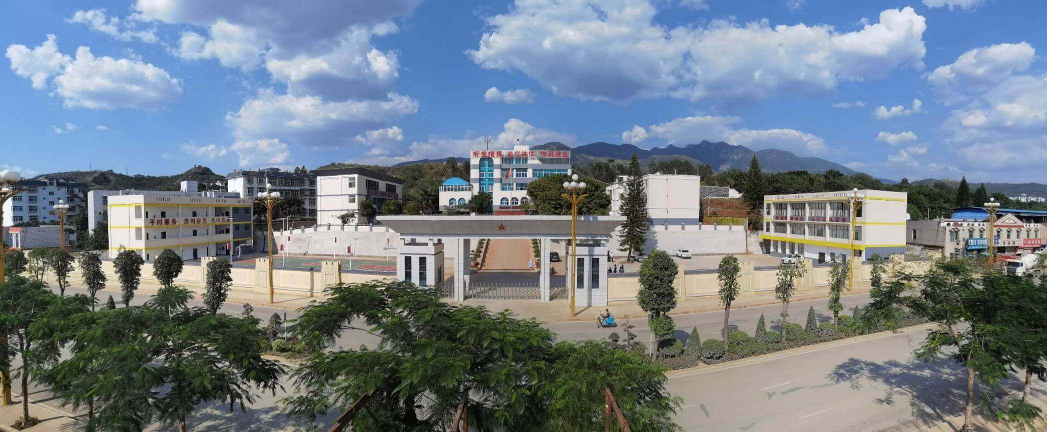 云南省|云南省开展驻滇部队环境整治助力创建美丽军营纪实