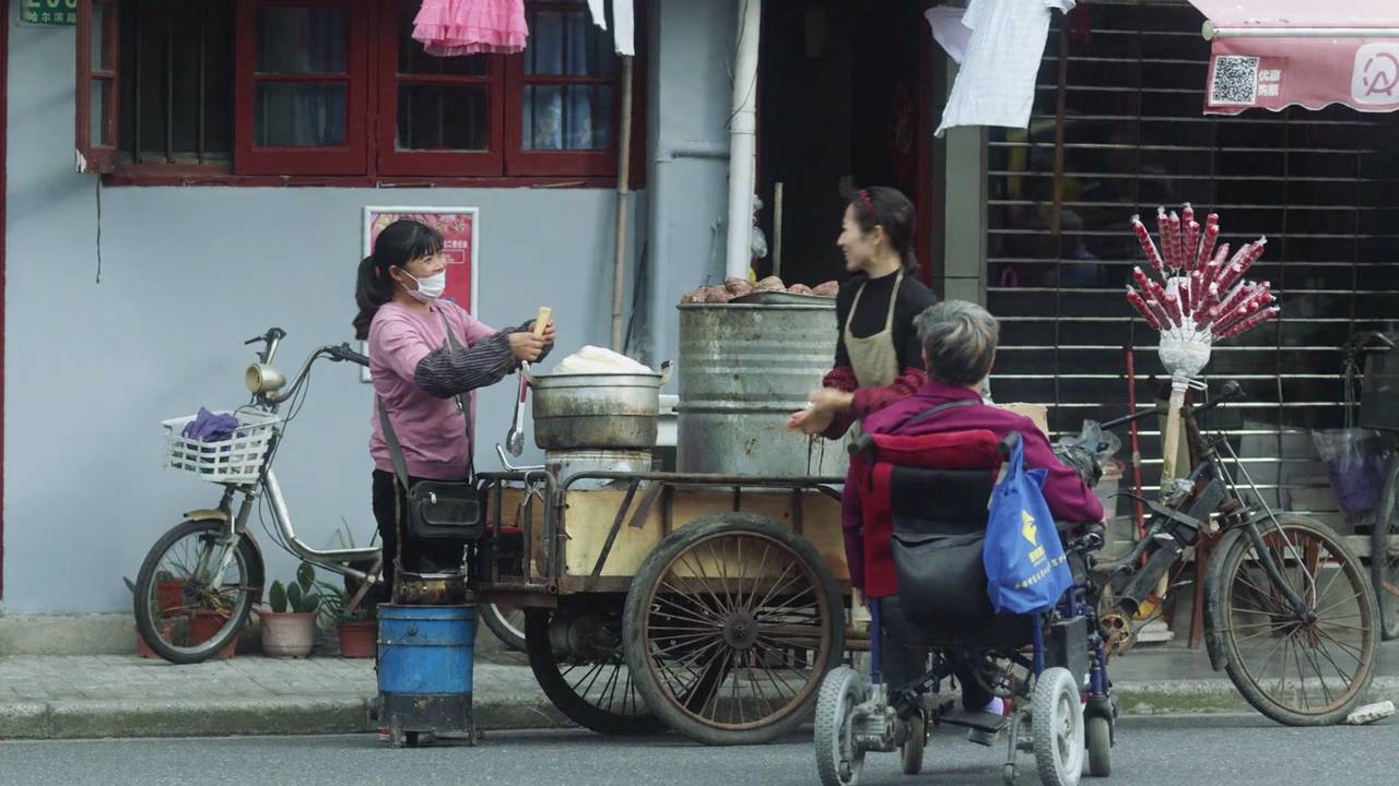 王漫妮高不成低不就,觉得上海没人情味,嫌老家人情味太重!_生活