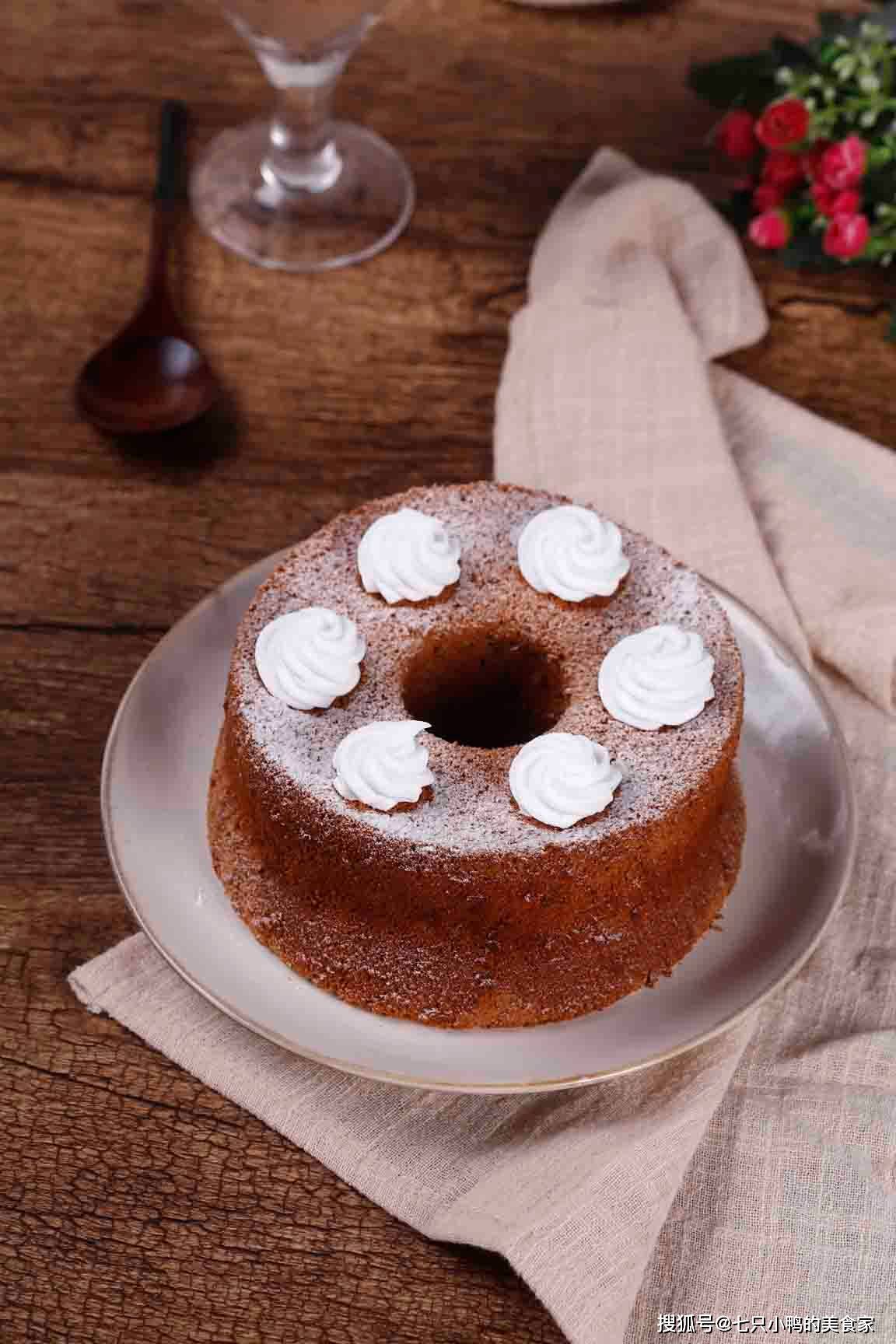 香蕉阿华田雪芳柔软的香蕉浓香的阿华田多层次口感的美妙蛋糕