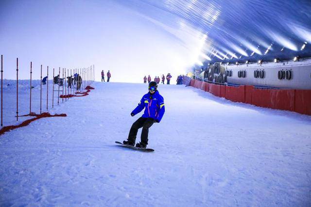 8月1日温州市区奇特冰雪乐园等你来体验"冰火两重天"_滑雪