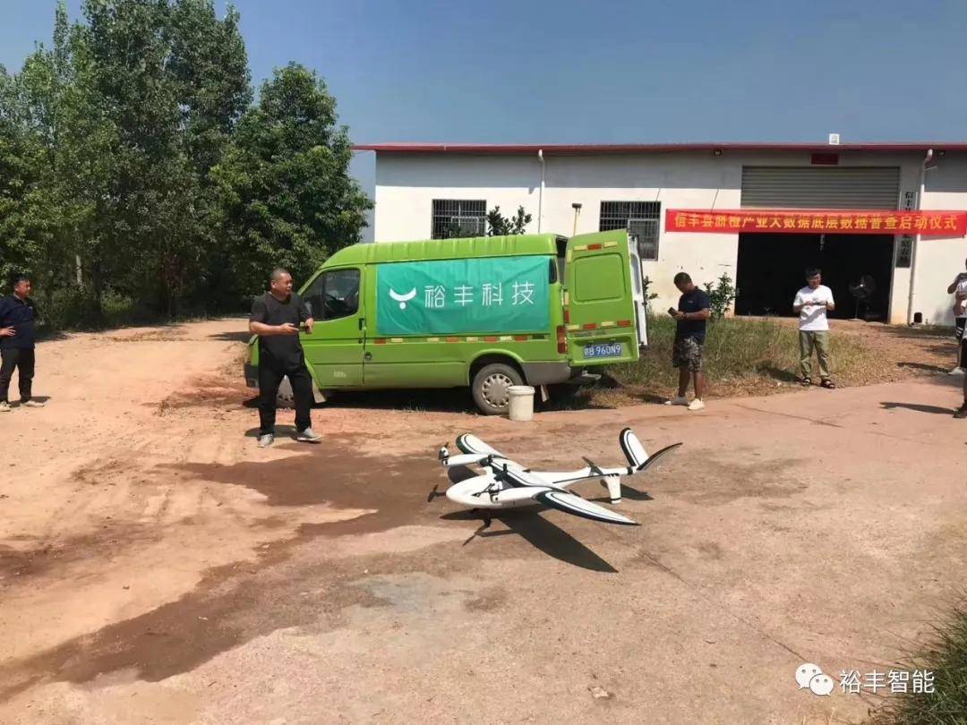 信丰县果业局副局长刘秀文,主任李云,古陂镇书记甘荣峰,主任张香英