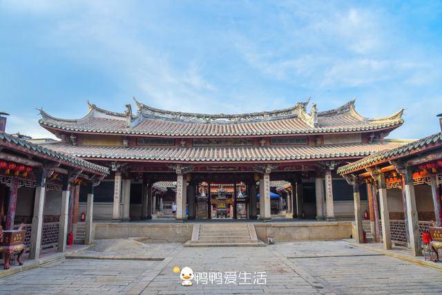 原创石狮永宁卫城隍庙内有独特石狮子,"脚踩"lv,游客啧啧称奇!