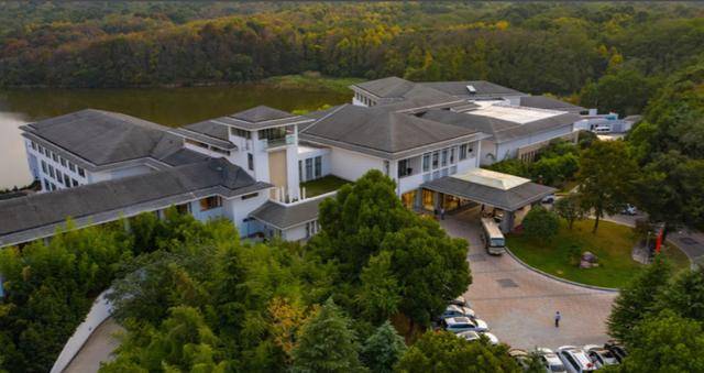 国际会议大酒店地址:玄武区国会大道中山陵四方城2号(近海底世界)南京