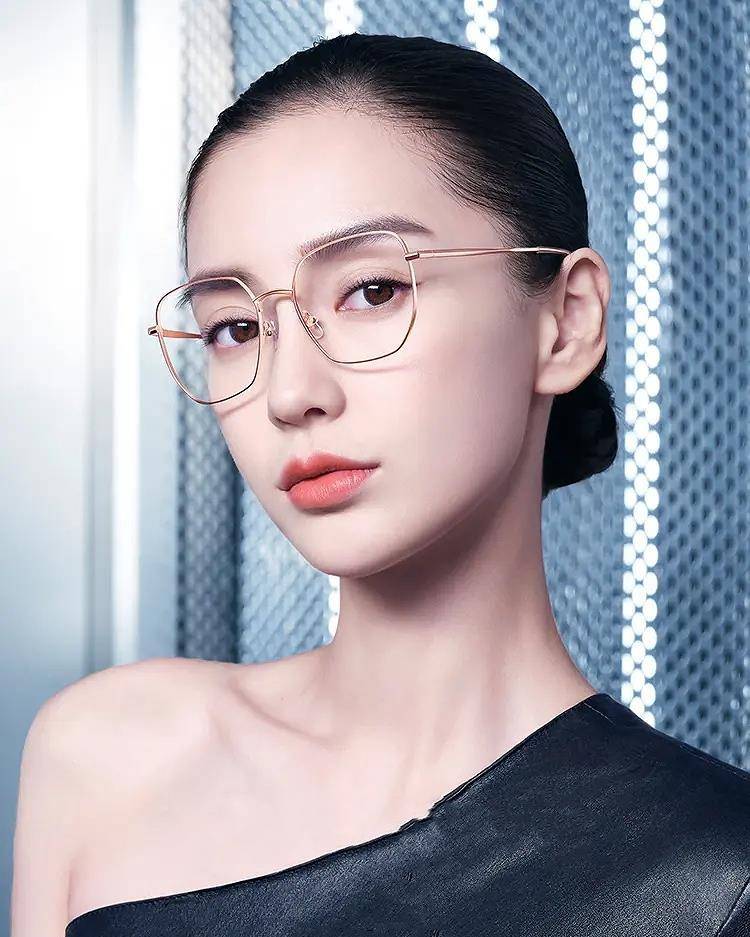杨颖戴眼镜最新照片图片