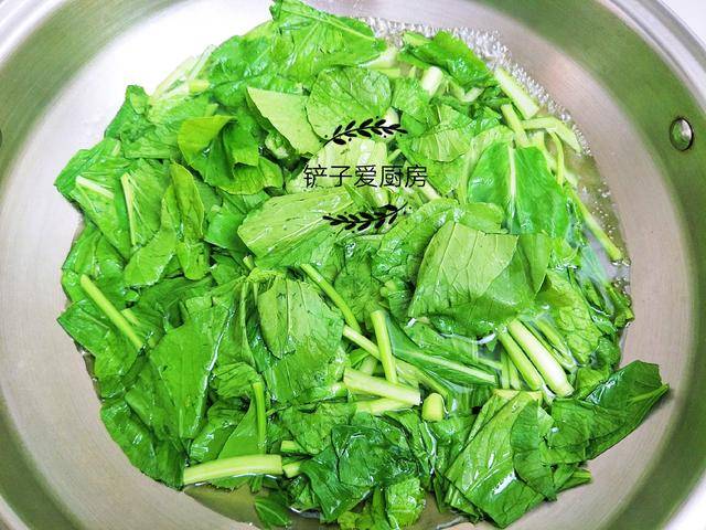 炒绿叶蔬菜时切忌直接下锅多加1步菜叶嫩绿不发黑