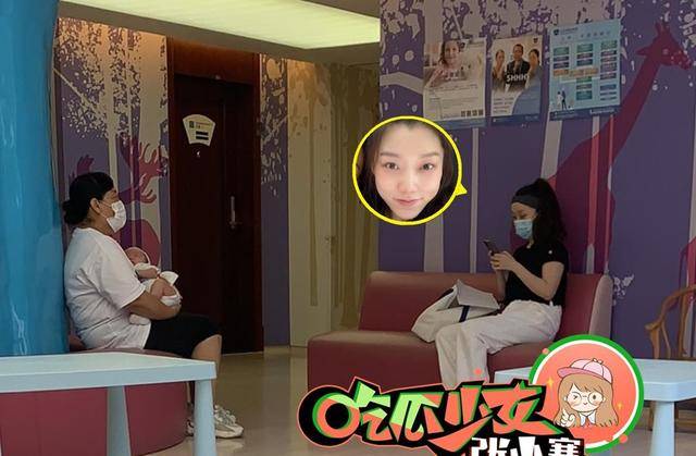 近日,有媒体拍到说唱歌手gai的老婆王斯然带着两个人刚出生没多久的