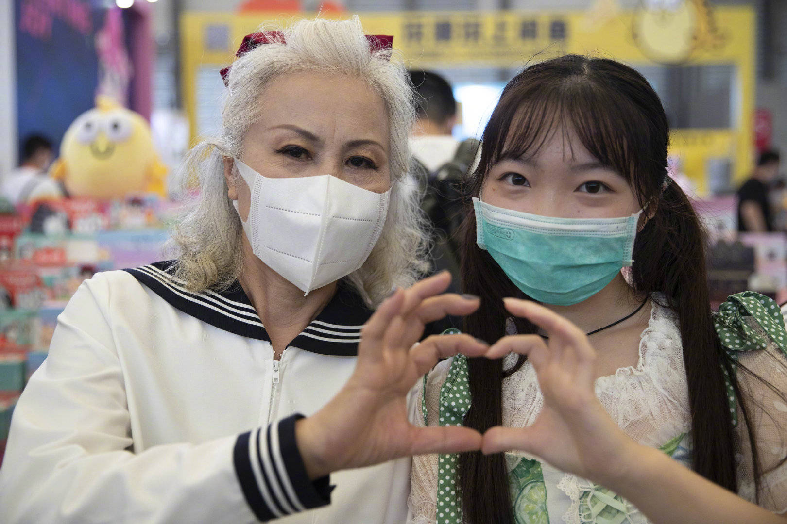 当老奶奶混入jk圈会怎样?还别说,气质一点儿不输年轻人,还挺美