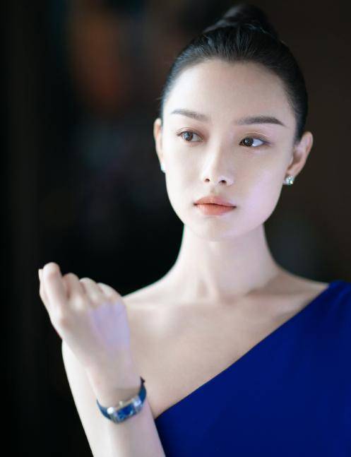 倪妮大胆晒素颜照,卸妆后变"无眉大王",网友:形象碎一地