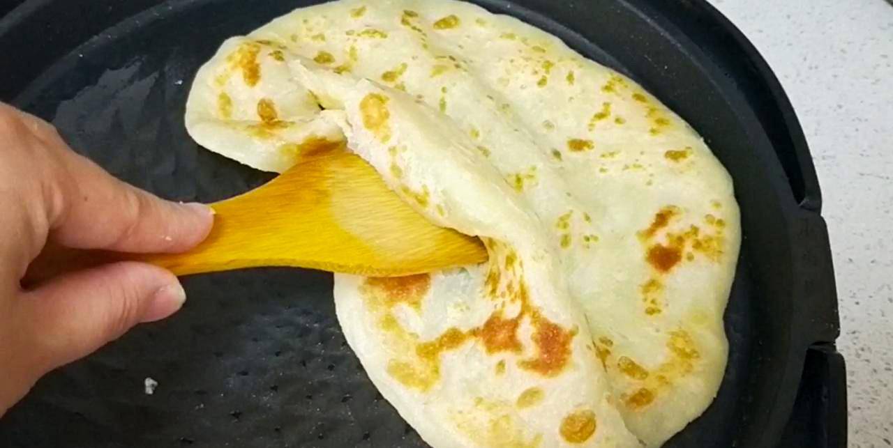 原创电饼铛烙饼又干又硬?掌握几个关键点,保证烙出的饼柔软又多层