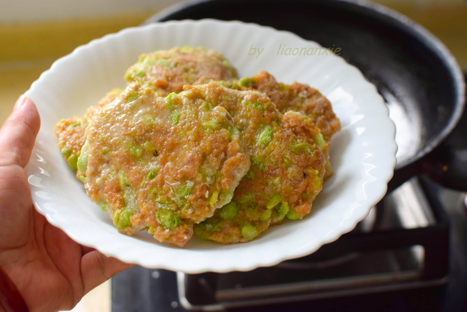 1块猪肉1碗毛豆,简单几步做成香喷喷的肉饼,早餐吃过晚餐还想