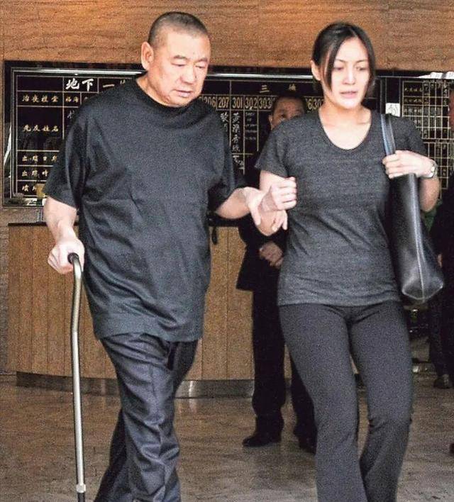 长女:母亲助丈夫成富豪含恨而终,她与甘比交好不记恨爸爸_刘秀融