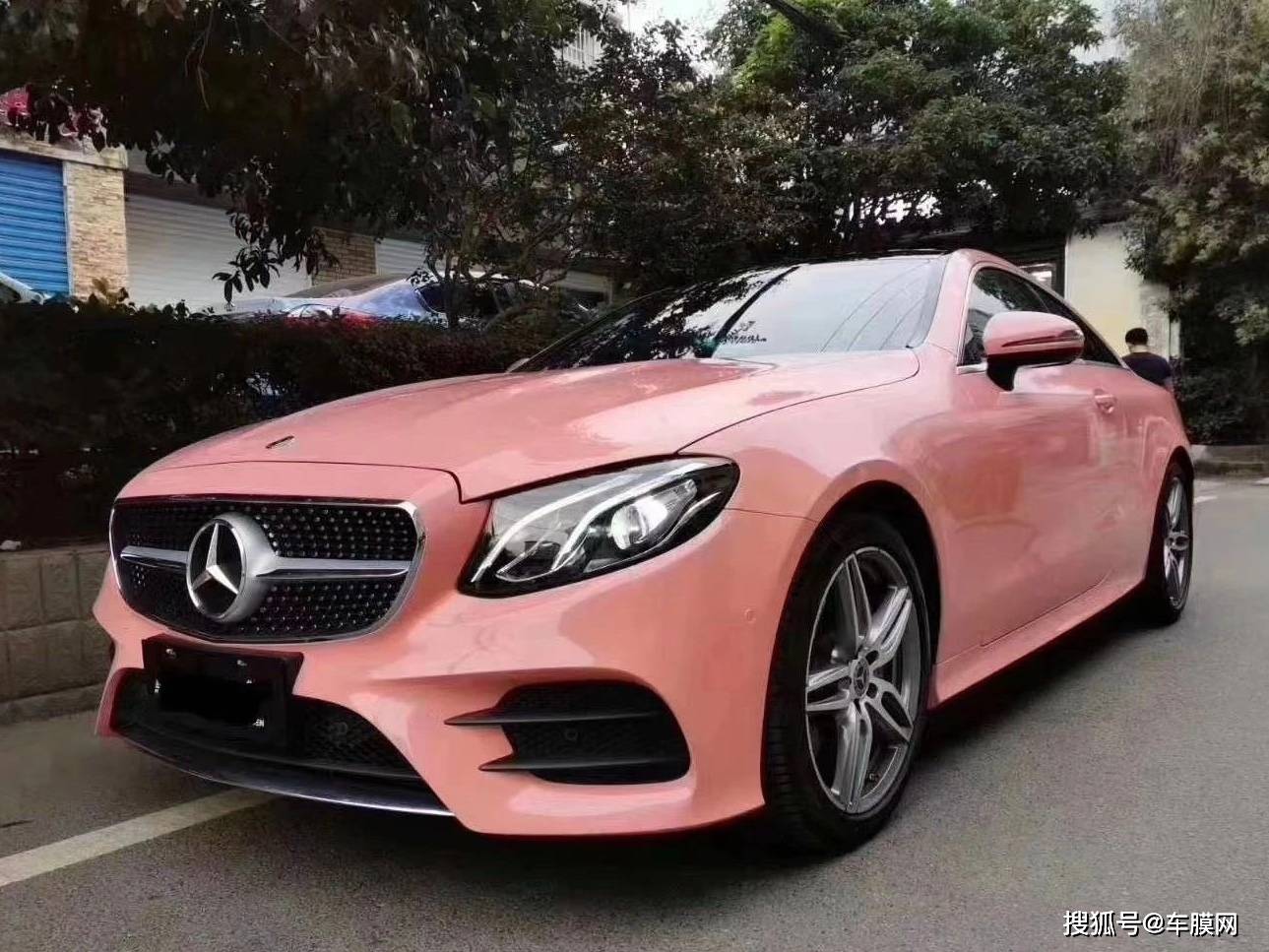 奔驰e260贵族尊享水晶佩奇粉改色膜效果图