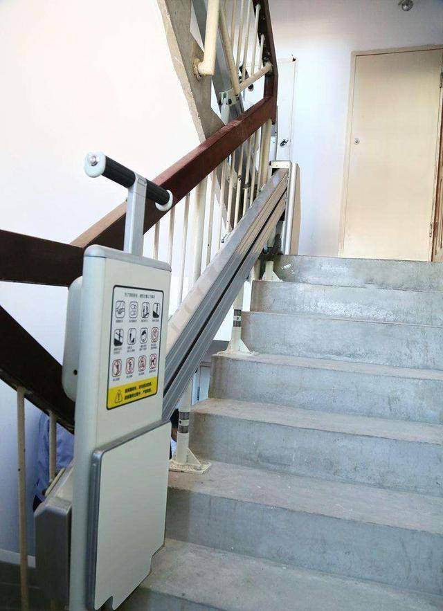 步梯楼装电梯图片