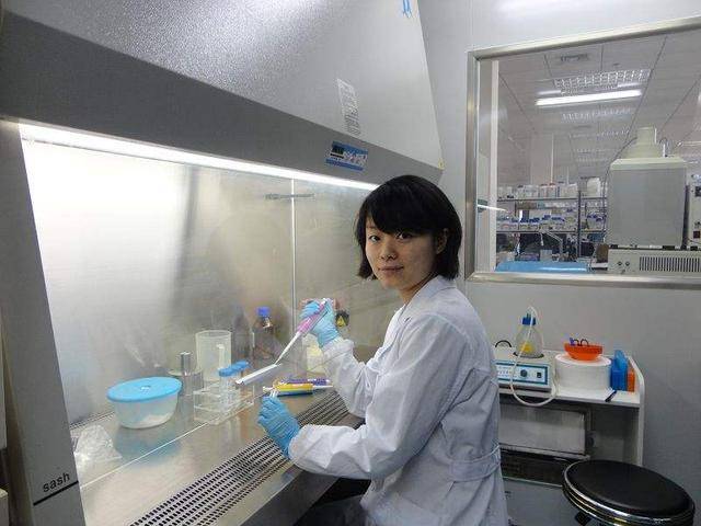 23岁嫁给37岁导师,29岁获博士学位成教授,王延轶如今怎么样了_舒红兵