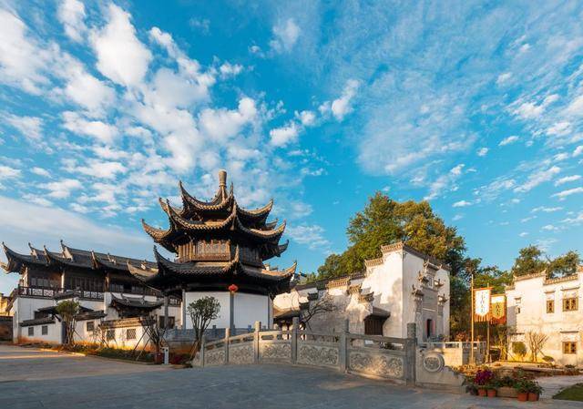 江西婺源有座千年古村,建筑风格却都属于徽派,让人仿佛置身安徽