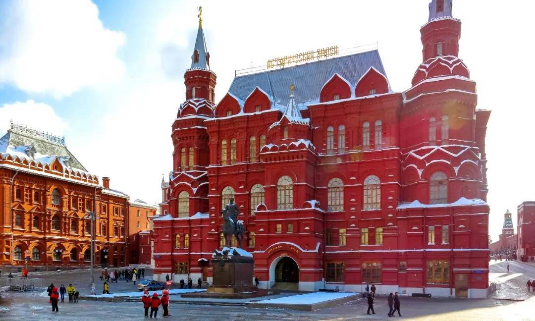 莫斯科红场,建筑由红色方石块铺成,地面由条石铺成.网络
