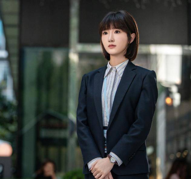 穿得比二十还少女钟晓芹的三十减龄穿搭你get到了吗