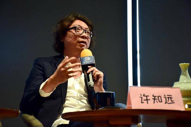 许知远来渝畅聊:写梁启超需要"脚跨两个世界",《十三邀》"像是一场