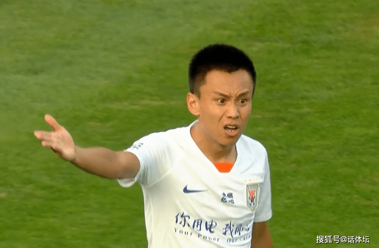 33岁鲁能悍将罕见1幕:戏耍杨立瑜 郑智,比郭田雨更强悍!