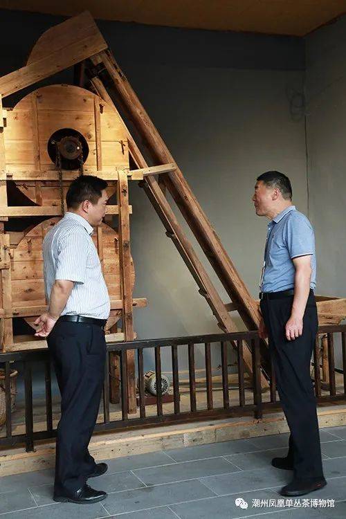 欢迎中国作家协会著名作家莅临潮州凤凰单丛茶博物馆参观指导