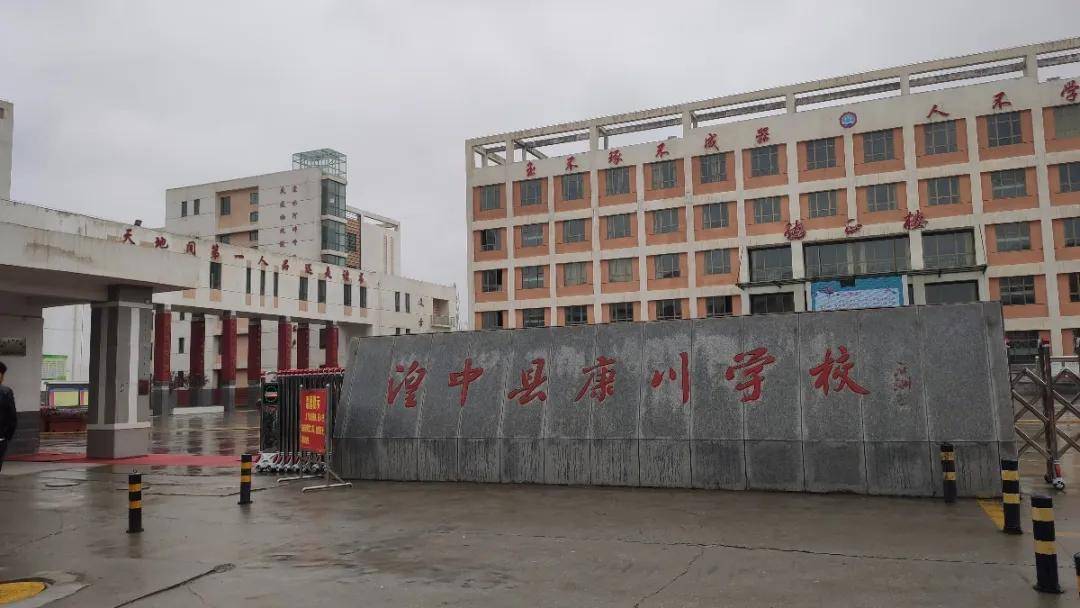 康川学校从2017年至今,持续采购欧帝智慧教室互动黑板,为系统推进教育