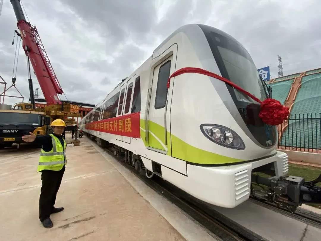 广西建设一条重要的地铁线,设换乘站7座,工程工期58个月