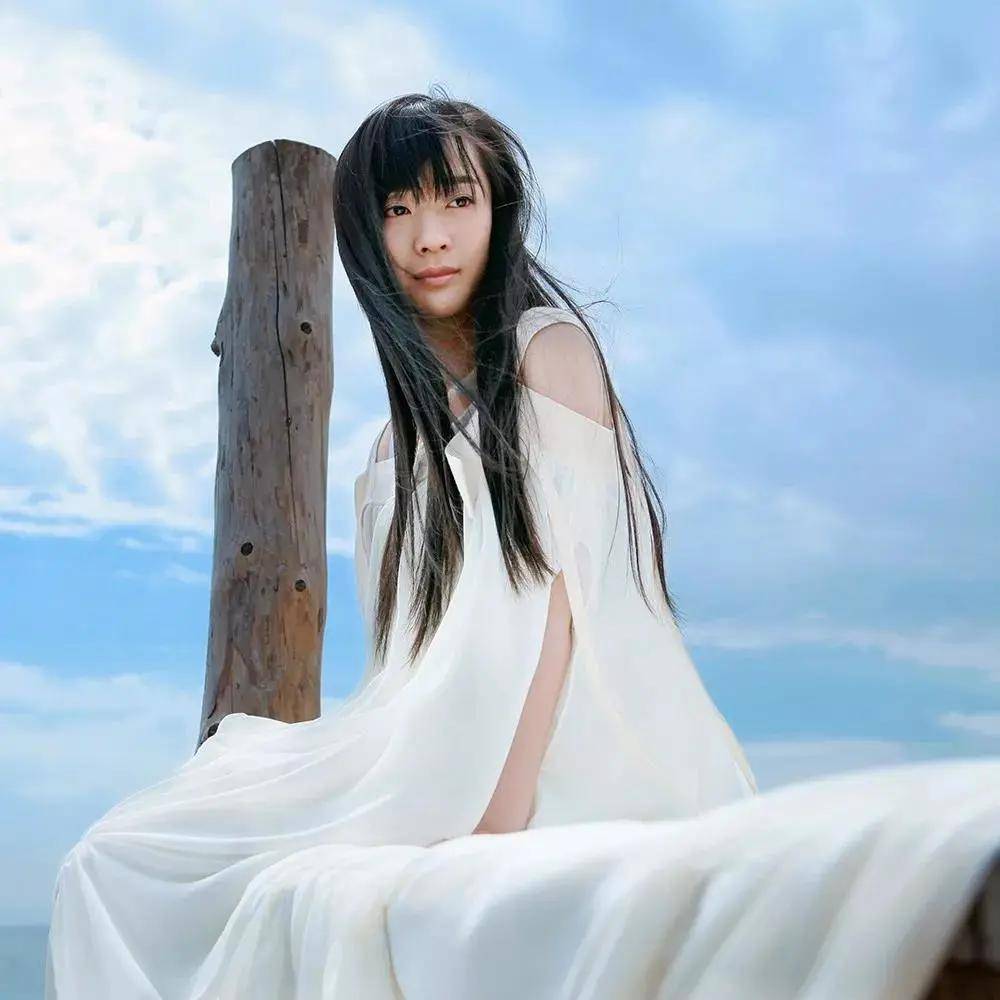 这些歌曾火遍大街小巷,但歌手却无人问津_严艺丹