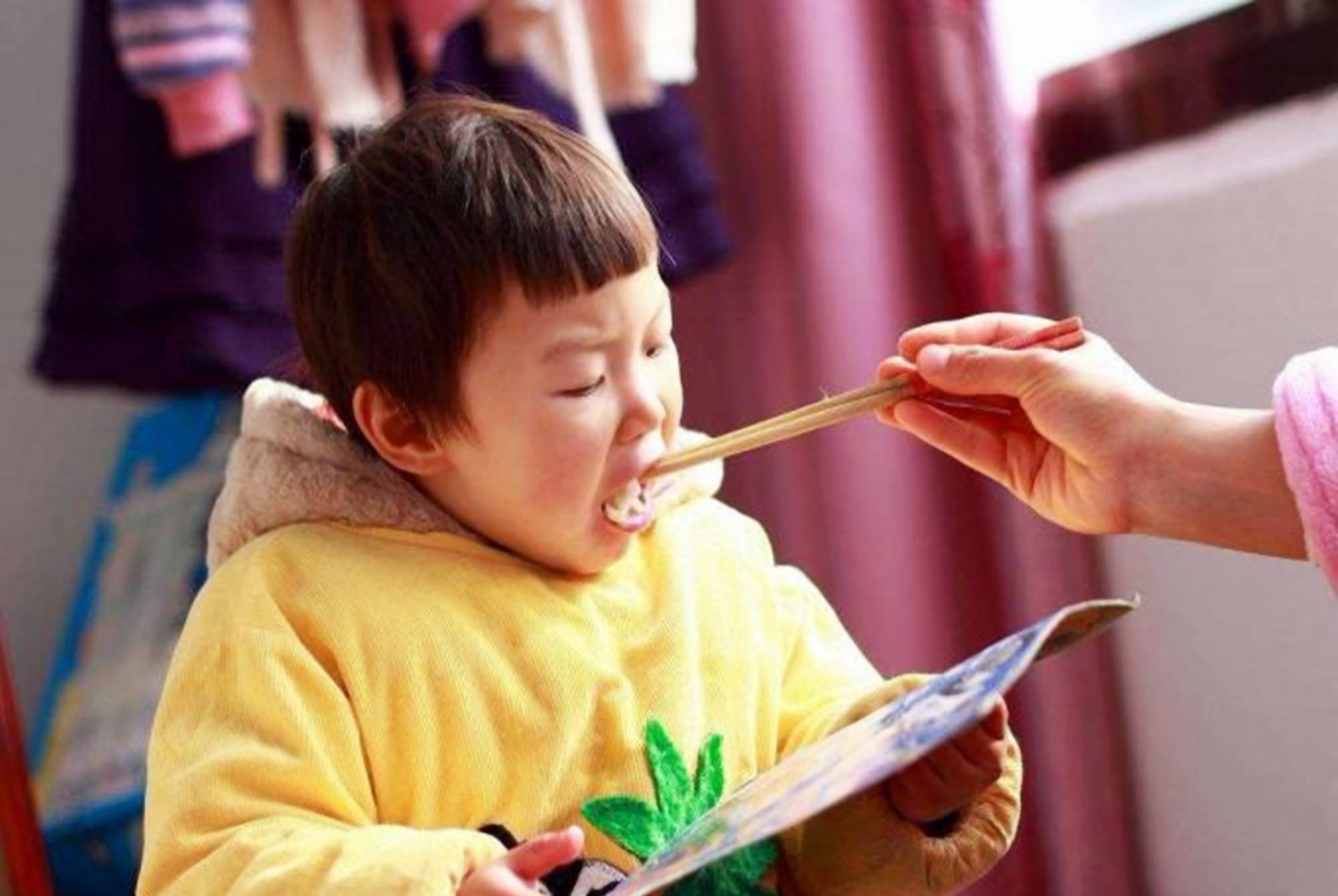 原創中國式餵飯坑了媽害了娃獨立吃飯的重要性多數媽媽忽略了