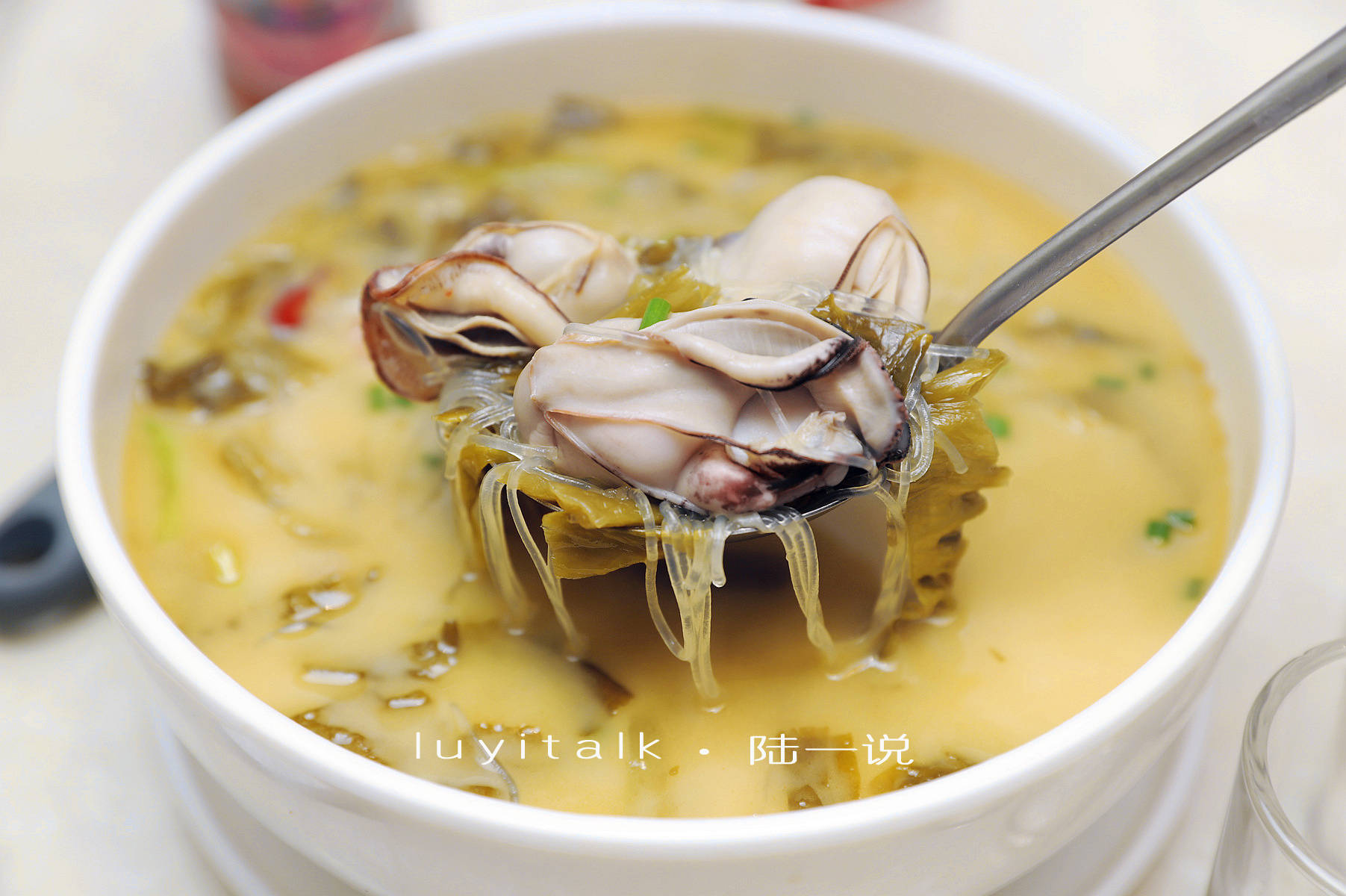 高压锅生蚝,简单粗暴,很适合只肯熟食的人士.好不好吃?