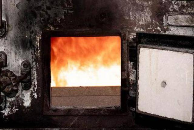 原创为啥火化炉焚烧尸体,经常听见奇怪的哭喊声?工作人员透露实情