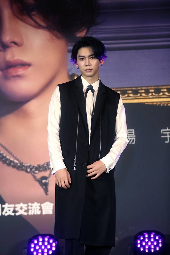 杨宇腾新ep《我的夜无所事事》发布 透露选女友标准