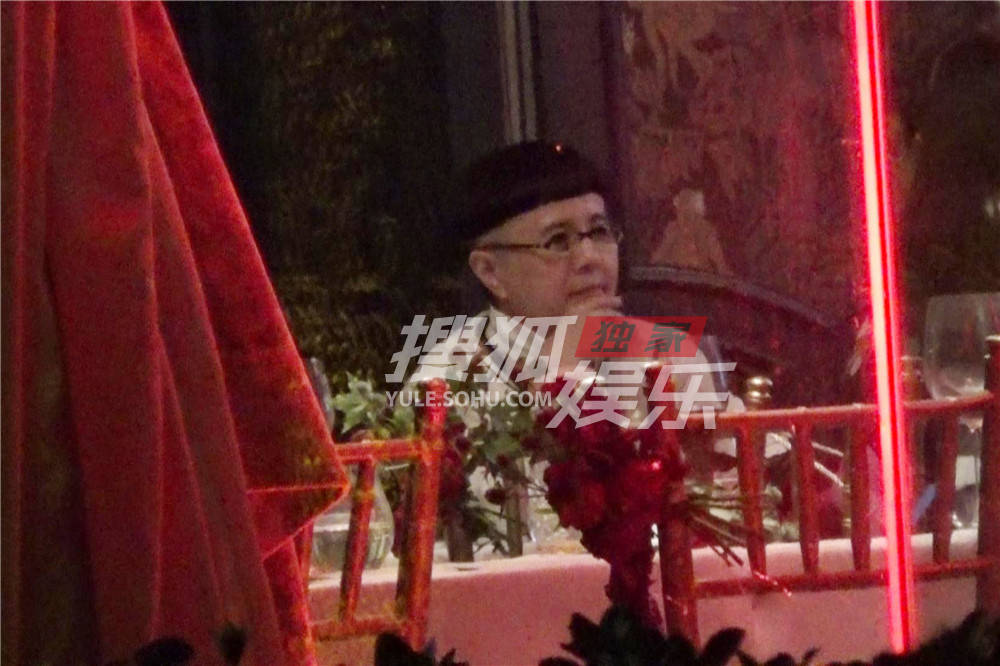 独家:刘纯燕和老公王宁会友!金龟子发型依旧不变-搜狐大视野-搜狐新闻