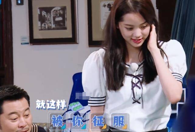 欧阳娜娜站在指压板上跳,谁注意蔡徐坤说的啥?真会给自己长面子