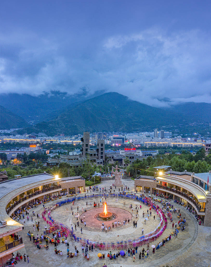 四川茂县美轮美奂的古羌城夜色