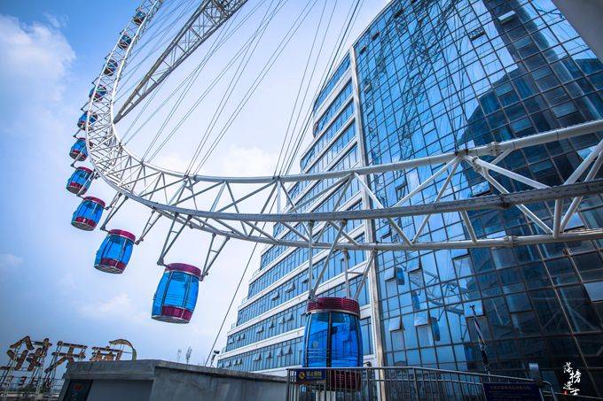 原创山东聊城有一座摩天轮是亚洲三大摩天轮之一深受游客们的喜爱