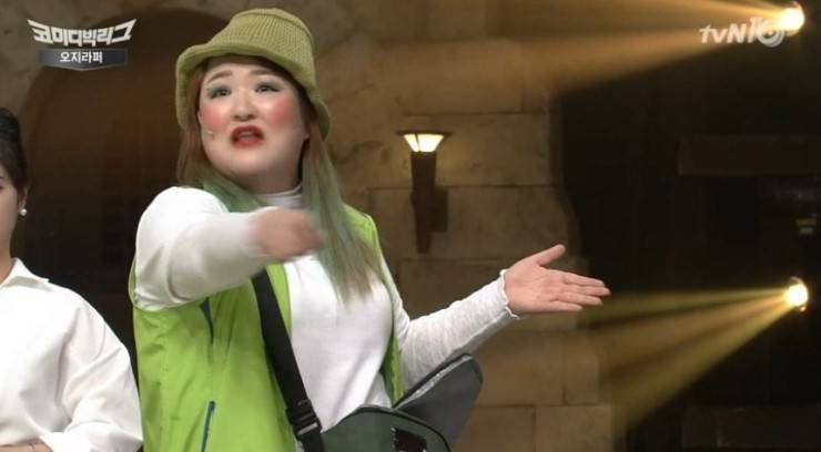 不得不停止自己出演的综艺休养身体,连主要的节目《喜剧大联盟》都