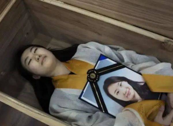 上海的死亡体验馆,体验一次"死亡"24800元,你想去试试吗?_过程