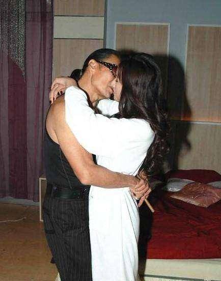 儿子谢霆锋未现身,小49岁女友也没送祝福_林家栋