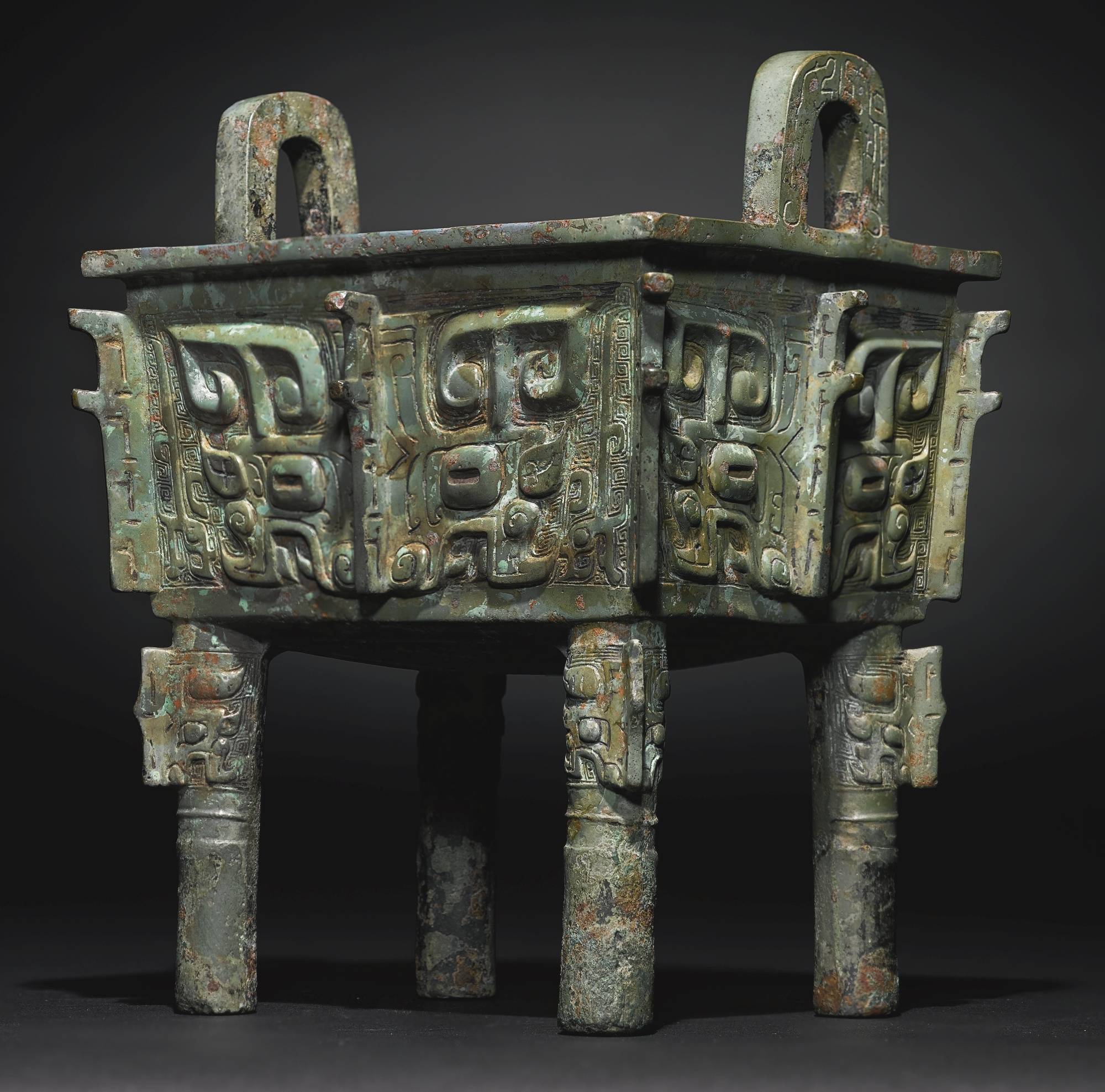 广东中博鉴定中心观赏古青铜器体味中国造型艺术