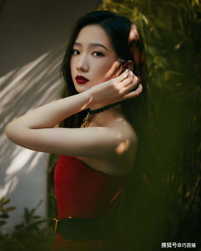 孟美岐也能性感妩媚!一改往日的中性帅酷,女人味十足