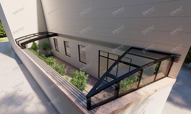 因为屋顶用的是自动开合系统,关上后本来开放式的小庭院,妥妥的变成了