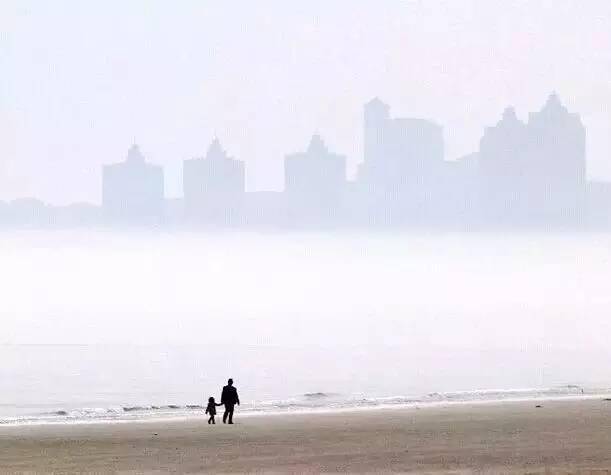 秦皇島驚現海市蜃樓海面上群山綿延