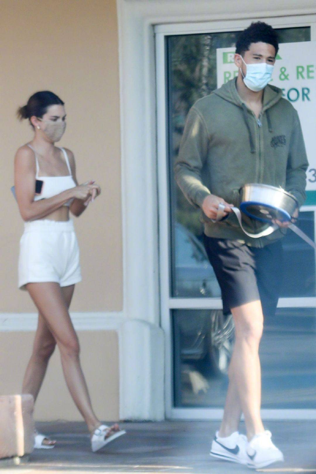 肯豆成nba球星收割机穿吊带装与男友约会15cm身高差好配