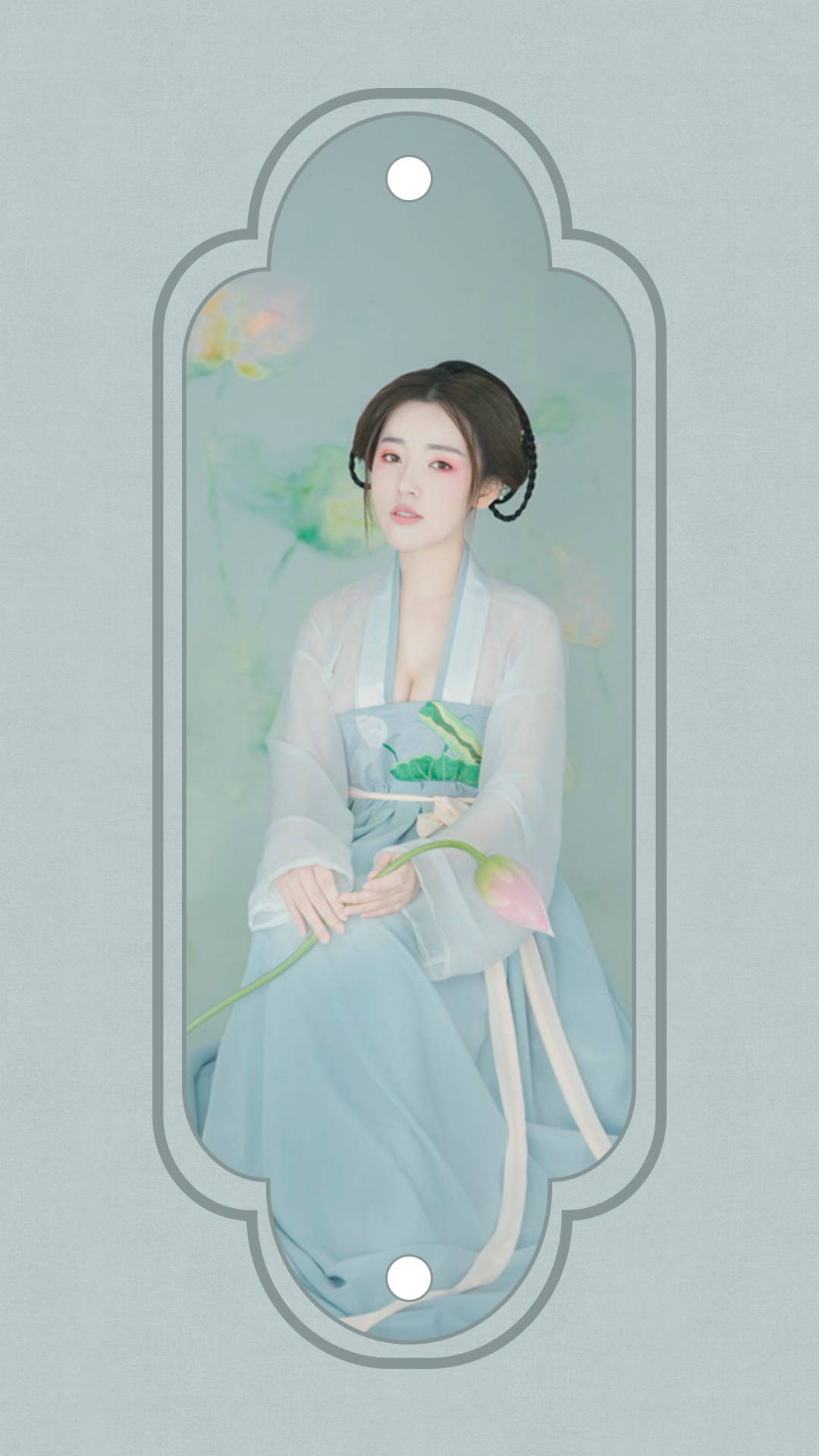 永原乐浅绿色上袄淡雅,宝蓝色马面大气,两者相结合凸显明代女子的端庄