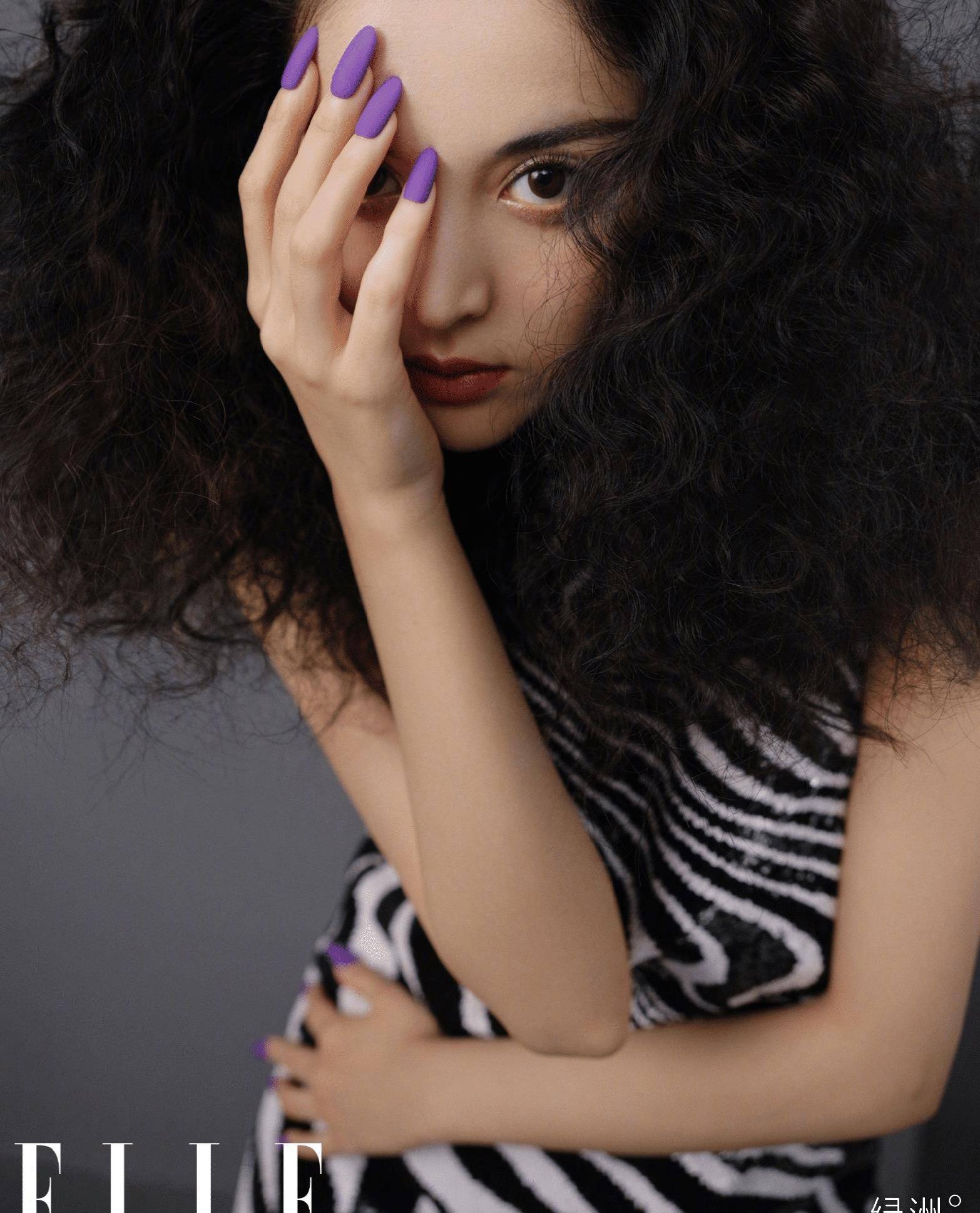 娜扎朋克爆炸头个性十足,完美演绎摇滚范酷女孩