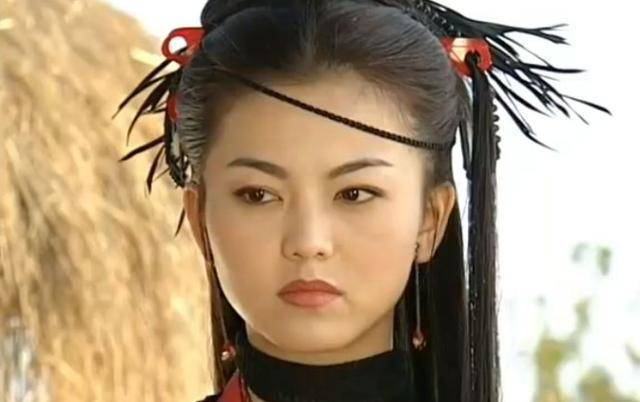 李湘也是一上来就主演的电视剧《快嘴李翠莲》.