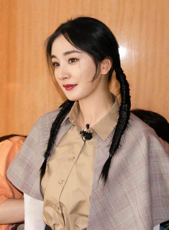 有几个女明星比杨幂更会扮嫩发型都藏满小心思完全看不出年纪